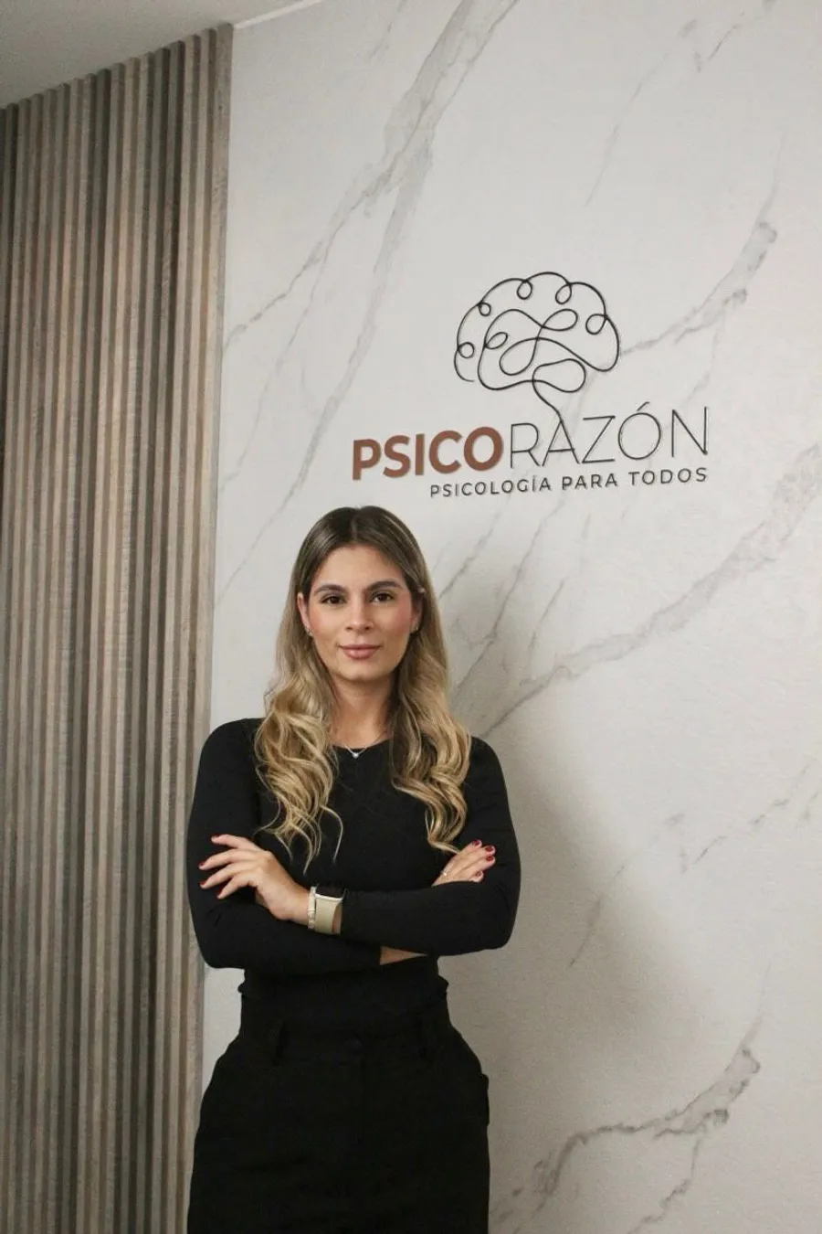 Sofía, psicóloga de Psicorazón, en su consultorio en Pereira